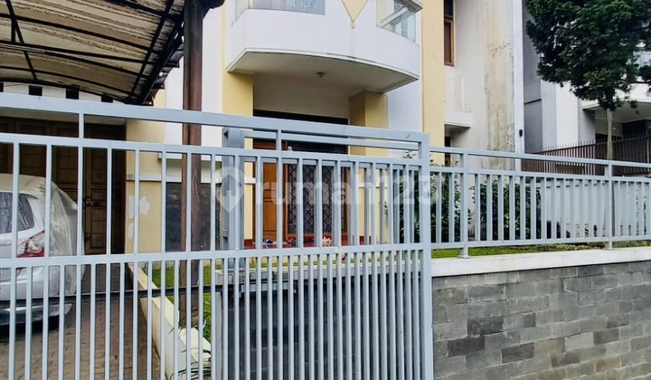 Jual Rumah Villa 2 Lantai Cipaku Bandung