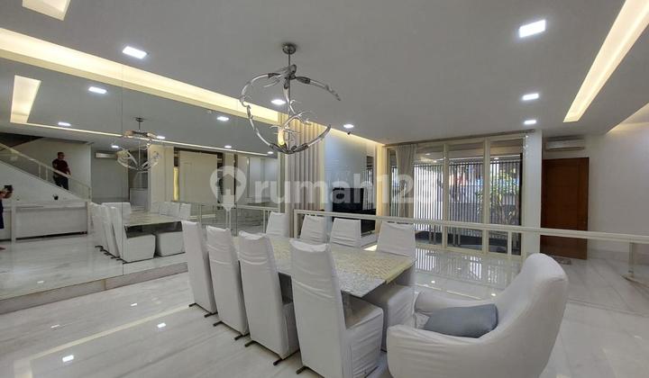 Dijual rumah mewah di pik hadap danau lengkap dengan kolam renang!!! 