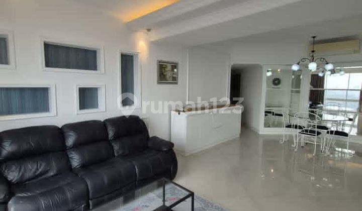 Luxury apartment for rent in Taman Anggrek condominium, ready to move in.