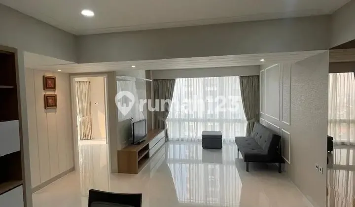 Disewakan Condominium Taman Anggrek, Design Modern. Siap Huni 2 BR Furnished