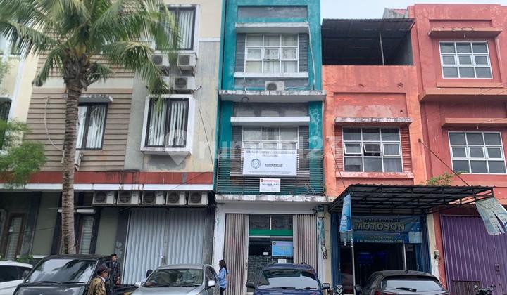 For Sale, Strategically Located Shop House in Balikpapan - Kalimantan! For Sale, Strategically Located Shop House in Balikpapan - Kalimantan!
