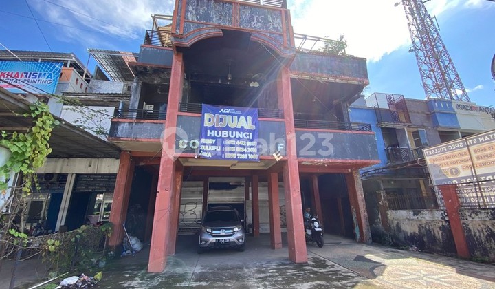 Three-Story Shophouse with Main Road Access, Ample Parking 2