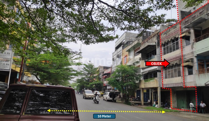 For Sale: 4-Story Shophouse in a Strategic Location for Rp 1.7 Billion!