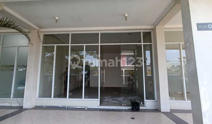 For Sale: Strategically Located Shop House in Pekanbaru - Ideal for Office Use! 2