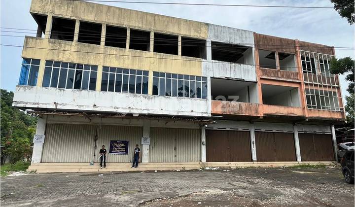 4 Three-Storey Shop Houses in Manado – Ideal for Business & Offices! 4 Three-Storey Shop Houses in Manado – Ideal for Business & Offices!