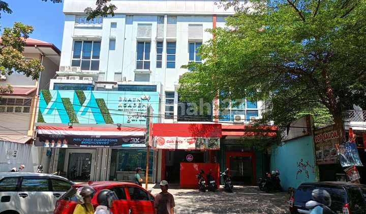 Ruko 3 Lantai Berlokasi Strategis Cocok untuk Kantor - Makassar! Ruko 3 Lantai Berlokasi Strategis Cocok untuk Kantor - Makassar!
