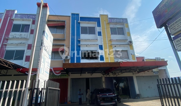 For Quick Rent: 3-Story Shop House in Samata, Hertasning Axis, Bites Main Road, Prime Business Area in Makassar and Gowa Cities. For Quick Rent: 3-Story Shop House in Samata, Hertasning Axis, Bites Main Road, Prime Business Area in Makassar and Gowa Cities.