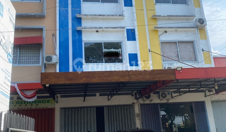 For Quick Rent: 3-Story Shop House in Samata, Hertasning Axis, Bites Main Road, Prime Business Area in Makassar and Gowa Cities. For Quick Rent: 3-Story Shop House in Samata, Hertasning Axis, Bites Main Road, Prime Business Area in Makassar and Gowa Cities.