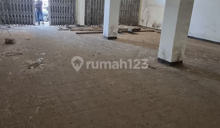 For Rent Fast Two Shophouses Dempt on Sultan Hasanudin Road Axis, Gowa.