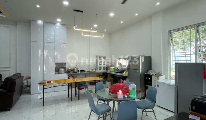 Dijual Cepat Rumah Mewah Dua Lantai Semi Furnish Di Tanjung Bunga Dekat Tsm Sekolah Zion Dan Pantai Akarena 