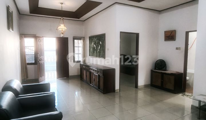Nice House, SHM, 4 bedrooms, Taman Griya Jimbaran neighborhood.