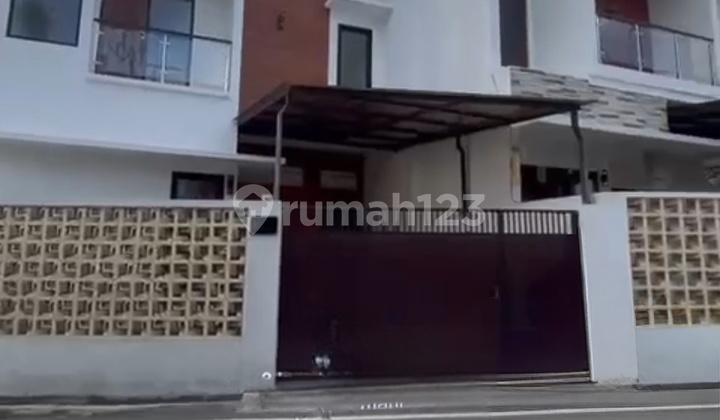 Ready-to-Occupy Exclusive Residence, Freehold Title, in Mumbul 2