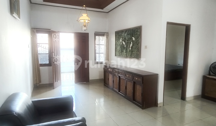 Nice House, SHM, 4 bedrooms, Taman Griya Jimbaran neighborhood.