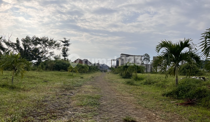 Land Near the Airport and Malang Toll Exit