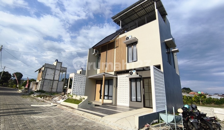 Villa Kota Batu 800 Million Plus Furnished with Mountain View