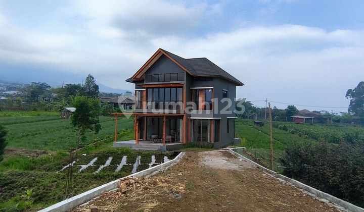 Villa Cantik Kota Batu Lokasi Dataran Tinggi View Pegunungan Full Furnished