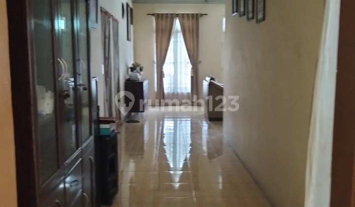 Spacious House for Good Living and Business