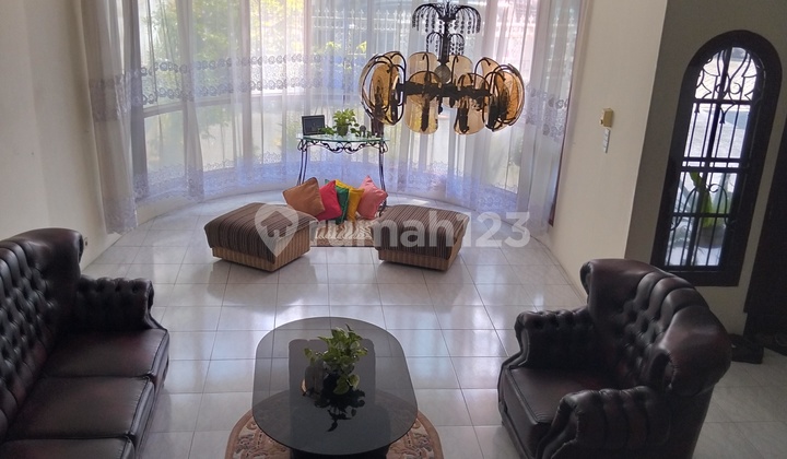 For Sale Elite and Strategic Villa in Taman Polonia 3