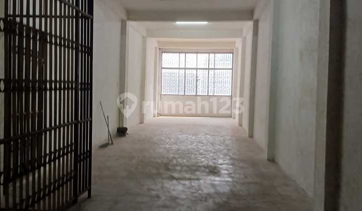 4-Story Shop House Ready to Use on Jl Semarang - Medan 2