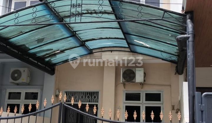 Ready-to-Occupy Residence in Villa Makmur Indah Complex
