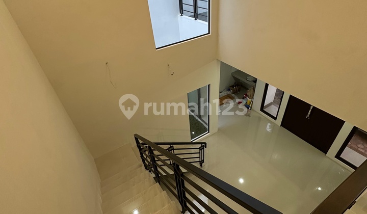 Minimalist House, 2 Floors Near Fresh Market Emerald Bintaro 2