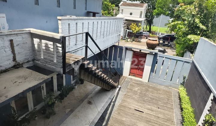Rumah Hoek di Taman Giri Loka BSD City, bisa Parkir 7 Mobil 2