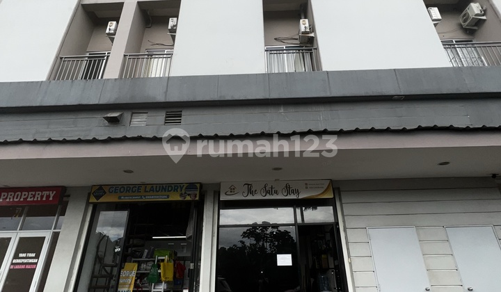 Commercial kiosk on the Ground Floor of the Apartment Suitable for opening a Laundry business, minimarket