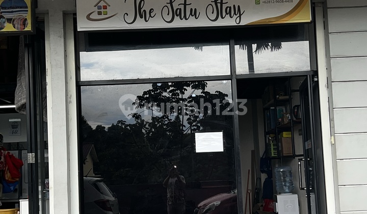 Commercial kiosk on the Ground Floor of the Apartment Suitable for opening a Laundry business, minimarket