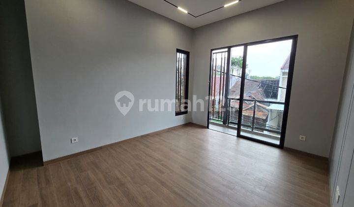 New corner house in BSD Griya Loka facing the PARK 2