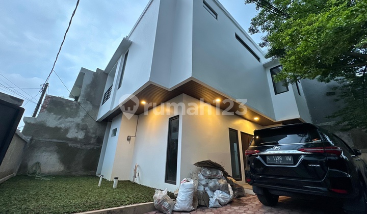 Minimalist House, 2 Floors Near Fresh Market Emerald Bintaro Minimalist House, 2 Floors Near Fresh Market Emerald Bintaro