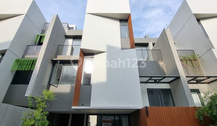Rumah Townhouse Baru belum di huni 10 menit dari Plaza Bintaro dan Mitra Keluarga Bintaro Rumah Townhouse Baru belum di huni 10 menit dari Plaza Bintaro dan Mitra Keluarga Bintaro
