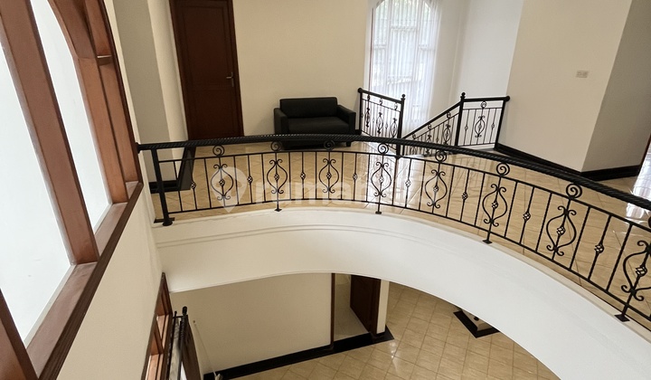 Rumah Mewah Modern Strategis Daerah Kebayoran Baru