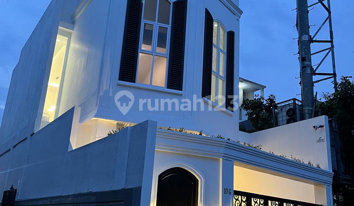 Rumah Mewah Baru American Classic 3 Lantai Daerah Kemang Jaksel