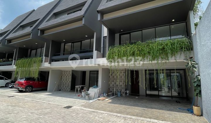 Rumah Brand New 3 Lantai Lokasi Premium Daerah Kemang