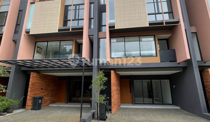 Dijual New Town House Sisa 1 Unit Strategis Daerah Ampera  1