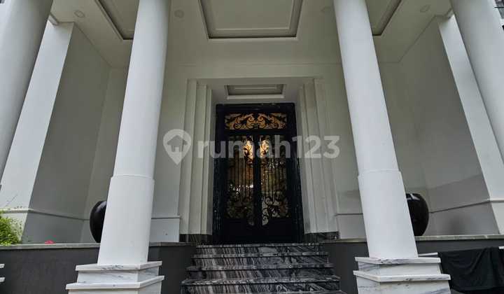 Rumah Mewah 3.5 Lantai Semi Furnish Daerah Pondok Indah 