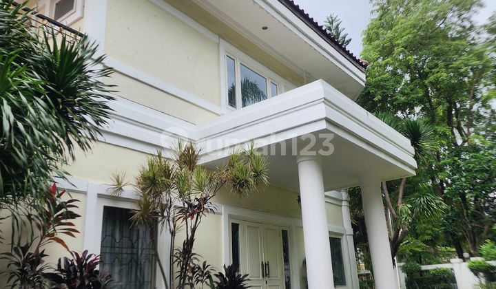 Rumah Mewah Posisi Hook Jalan Lebar Daerah Kebayoran Baru