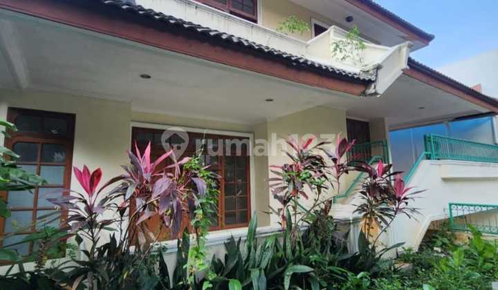 Rumah Mewah Bangunan Kokoh 2,5 Lantai Daerah Pondok Indah