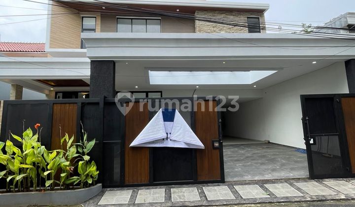 Rumah Mewah Baru Lokasi Strategis Daerah Kebayoran Baru