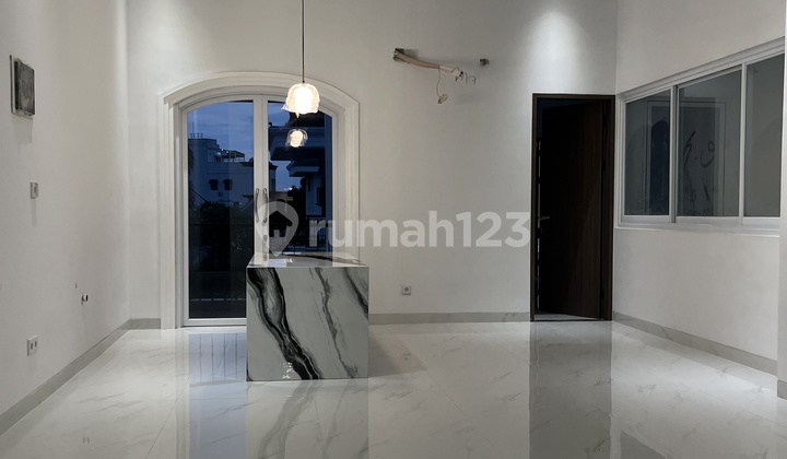 Rumah Mewah Baru American Classic 3 Lantai Daerah Kemang Jaksel 2