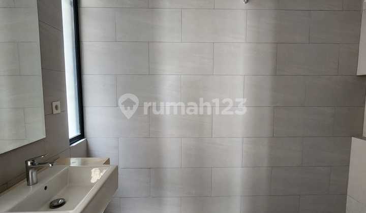 Rumah Modern Serenia Hills Lebak Bulus 