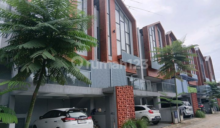 Rumah 5 Menit Toll Andara Backypard Super Luas Jaksel