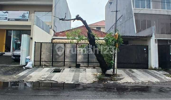 Single-Story House on Pucang Anom Street, Surabaya Single-Story House on Pucang Anom Street, Surabaya