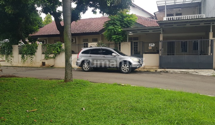 Rumah Hook di jalan utama berlokasi strategis Rumah Hook di jalan utama berlokasi strategis