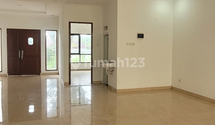 Rumah Modern Minimalis 2 Lantai di Ragunan 2