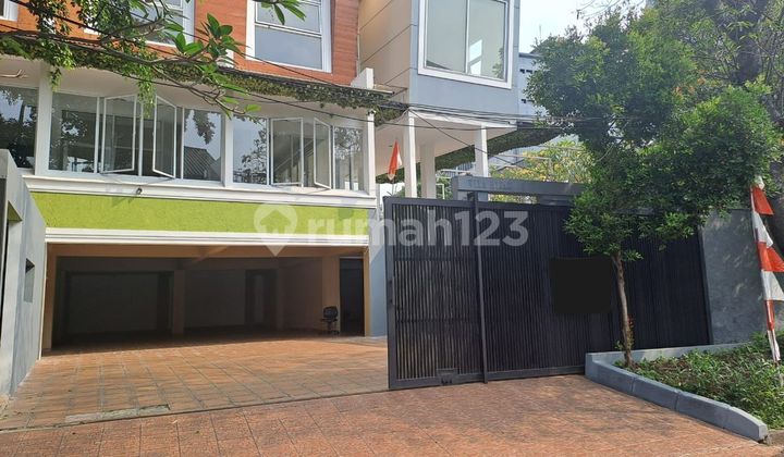 Rumah Tropical Modern Di Pondok Indah