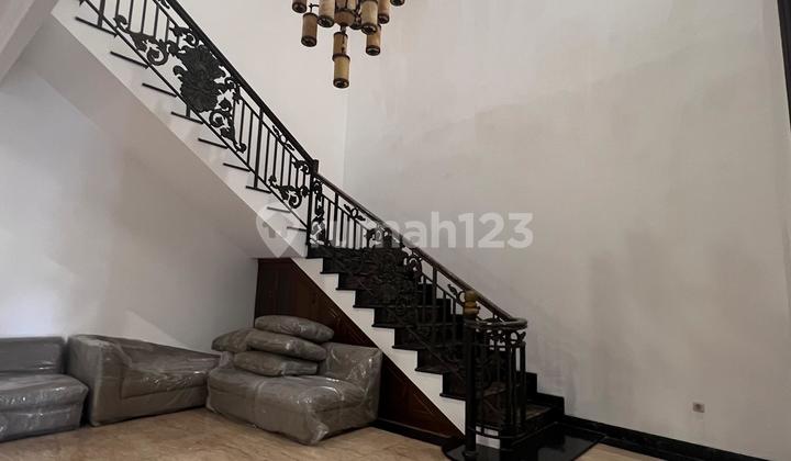 Rumah Mewah Bergaya American Classic Modern di Jakarta 2