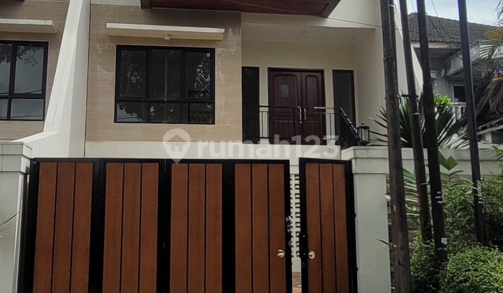 Rumah Modern Minimalis 2 Lantai di Ragunan