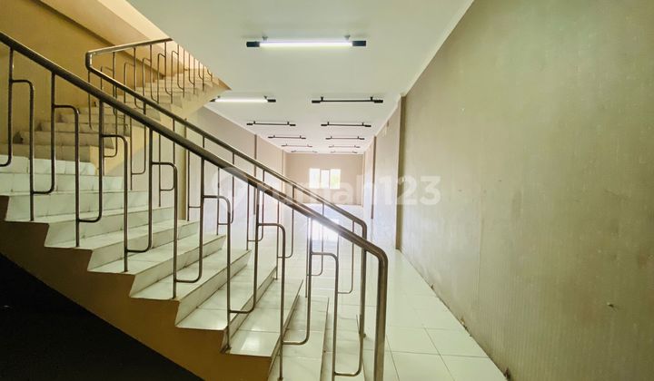 Disewakan Ruko 3 Lantai Imam Bonjol, Luas.