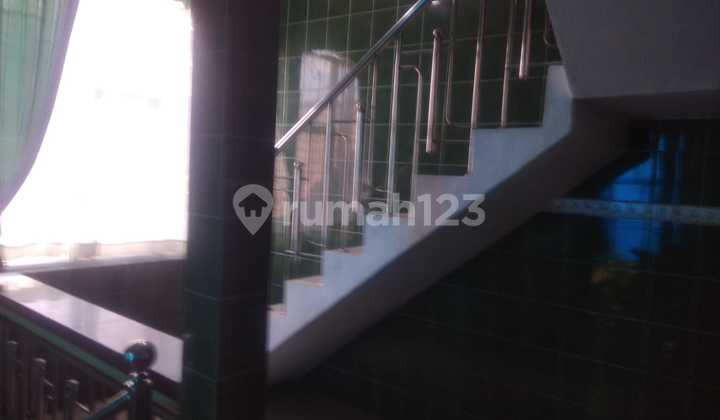 Rumah 3 Lantai 6kt Lt 250m²  2